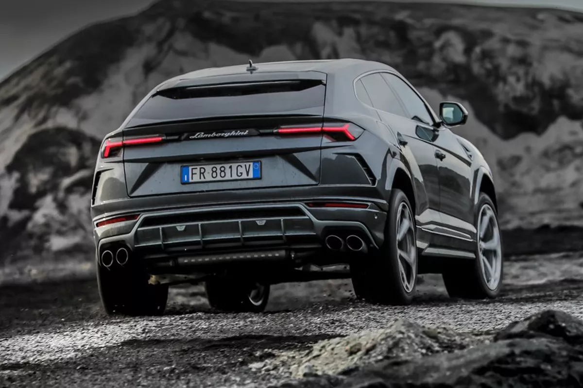 A picture of the rear of the Lamborghini Urus