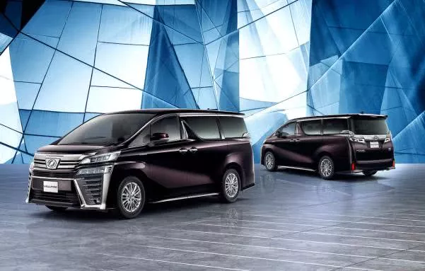 2 models of Toyota Vellfire 2018 facelift