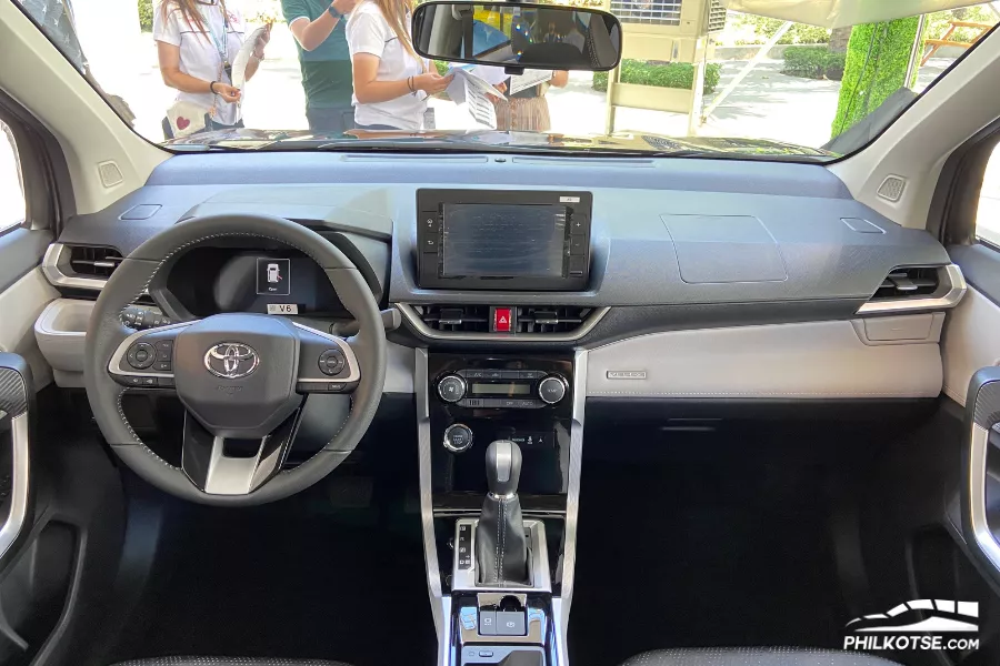 The Veloz G's cockpit