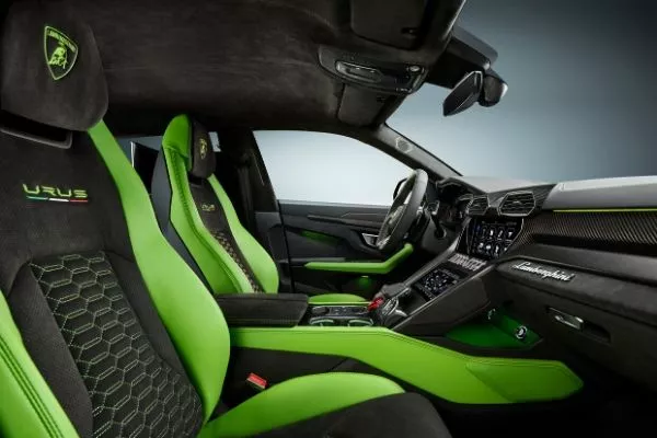 Urus Verde Mantis interior