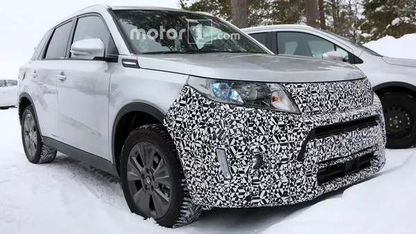 Suzuki Vitara 2018 facelift spy shot angular front