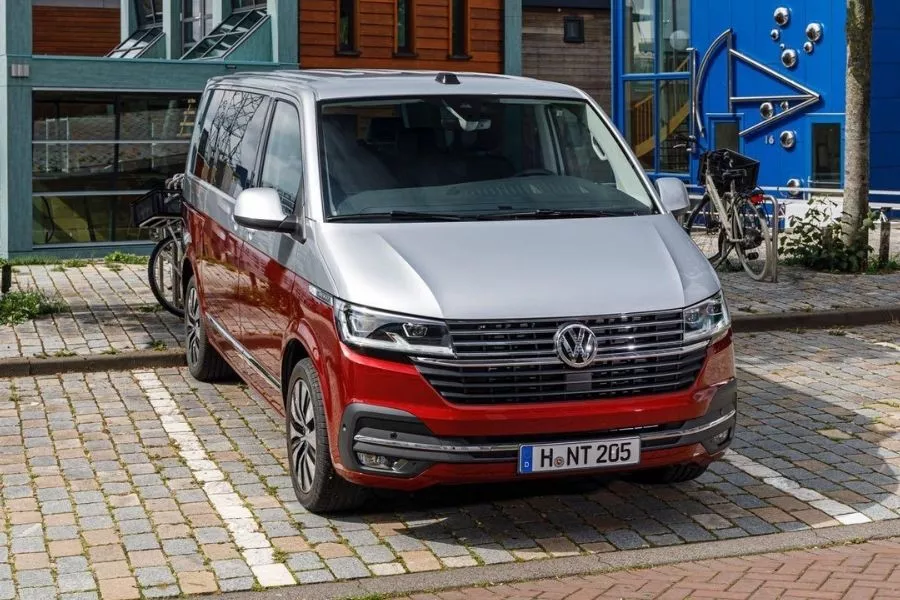 Volkswagen Multivan Kombi front view