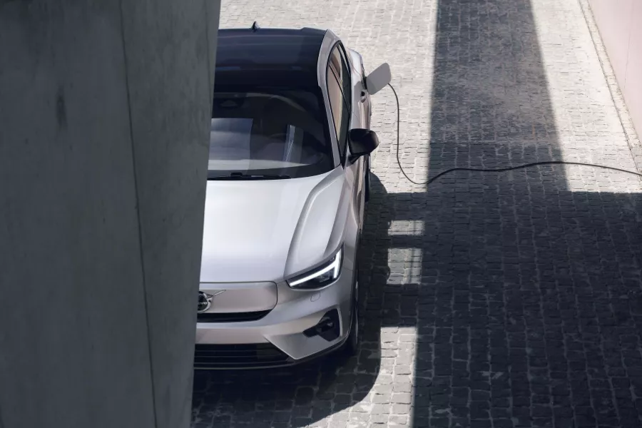 The Volvo EVs will offer an AWD system and a range of over 500 km Volvo XC40 Recharge front view