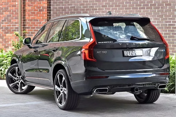 Volvo XC 2019 rear view