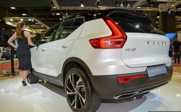 Volvo XC40 2018 angular rear