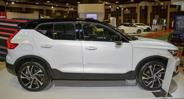 Volvo XC40 2018 side view