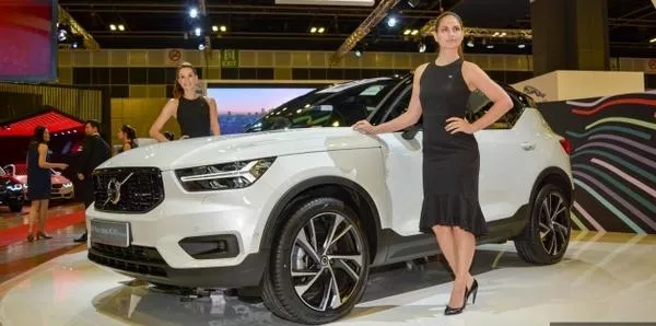 Volvo XC40 2018 angular front