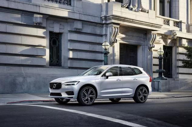 Angular front of the XC60 2018