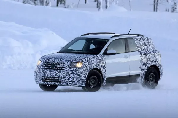 Volkswagen T-Cross 2018 spied photo during winter test