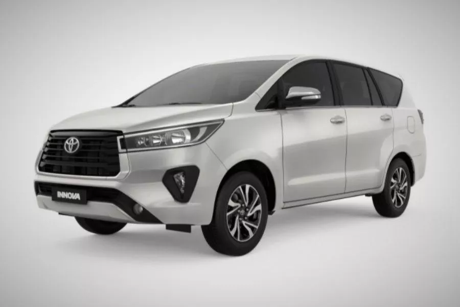 Toyota Innova in White Pearl Crystal Metallic