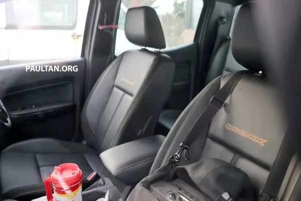 Spied Ford Ranger T6 WildTrak 2019 facelift spy shot seats 