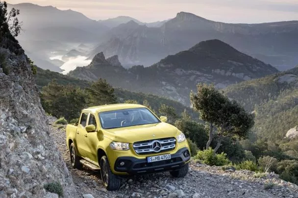 Mercedes-Benz X-Class angular front
