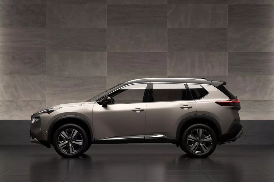 A picture of the side of the Nissan X-Trail