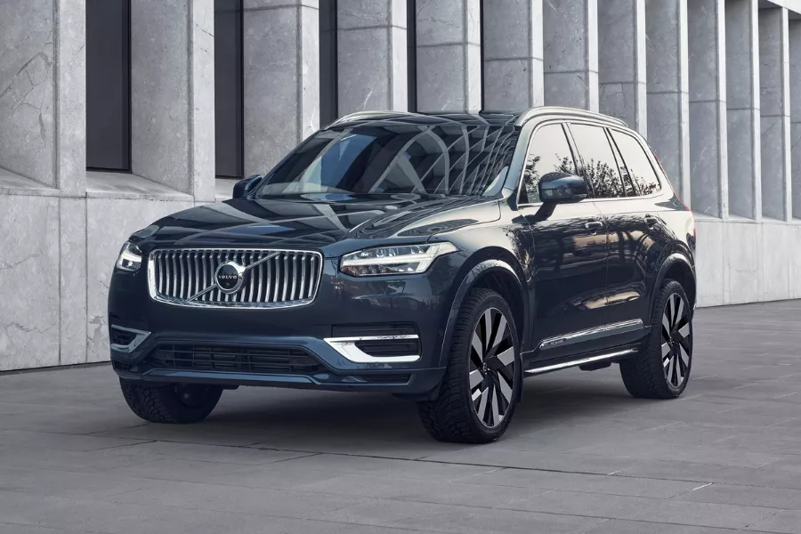 A picture of the XC90 Boost Hybrid.