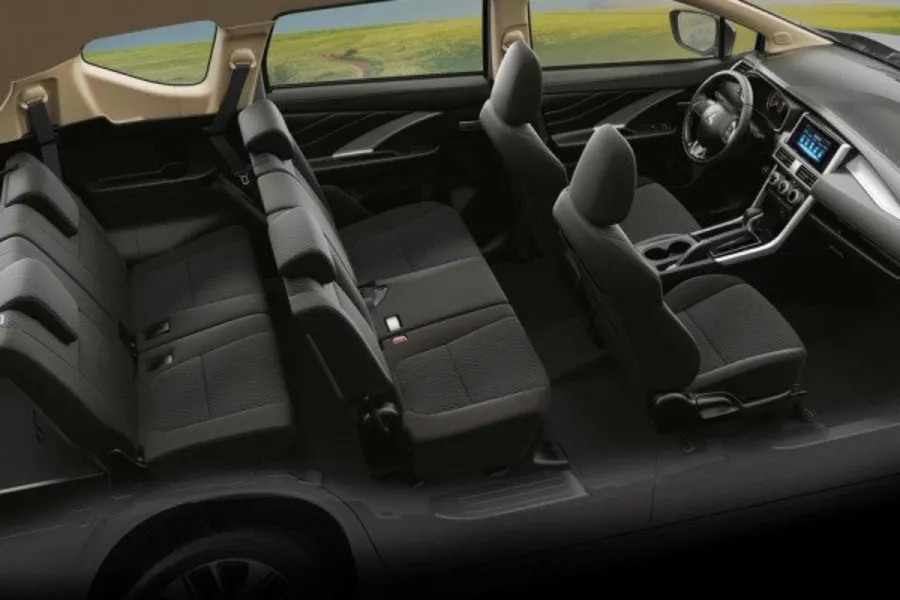 The old Xpander's interior