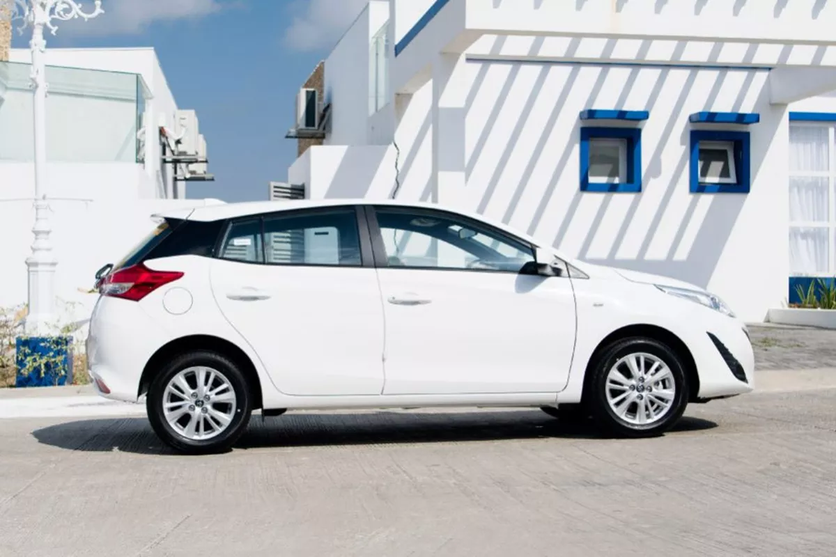 A picture of the side of the Toyota Yaris