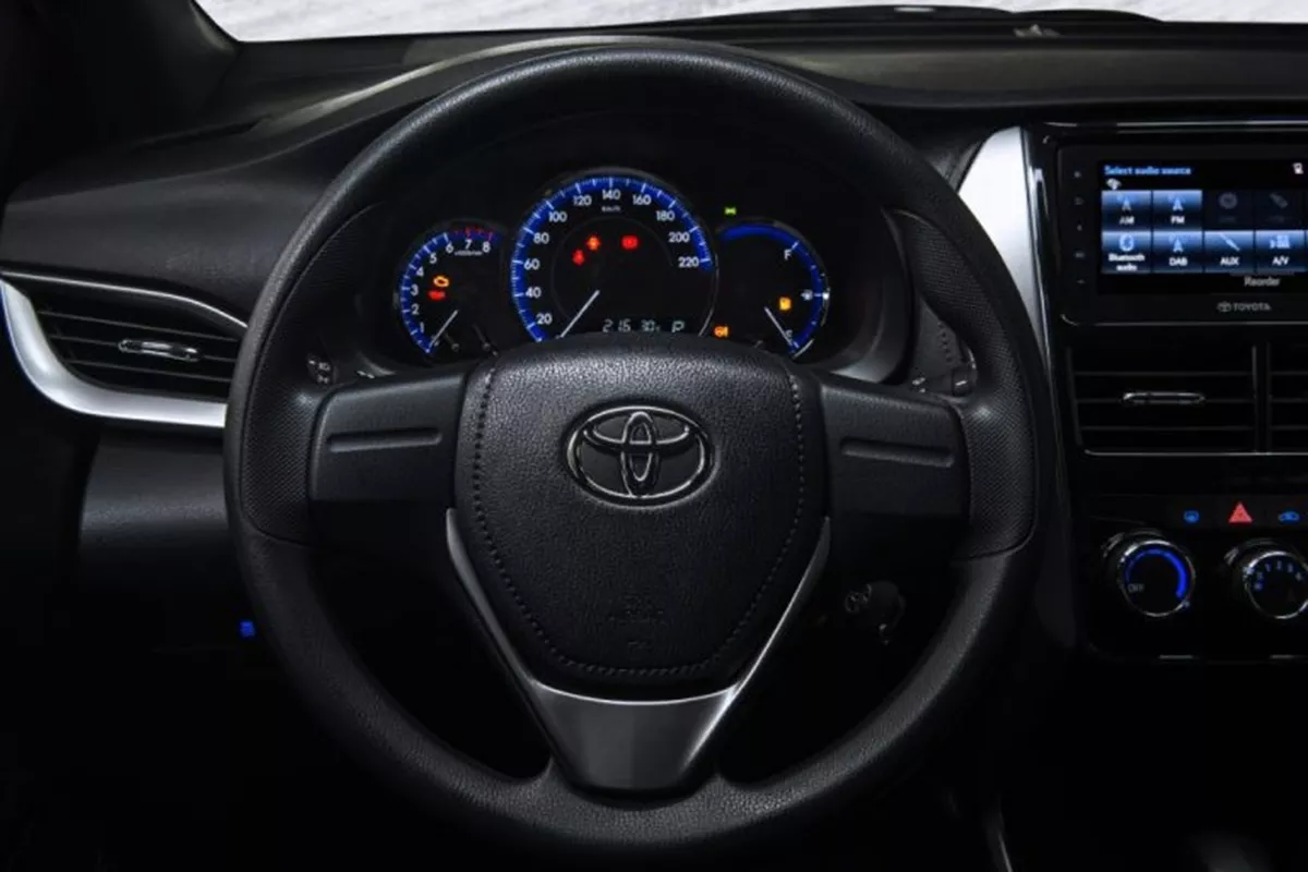 A picture of the Toyota Yaris' steering wheel