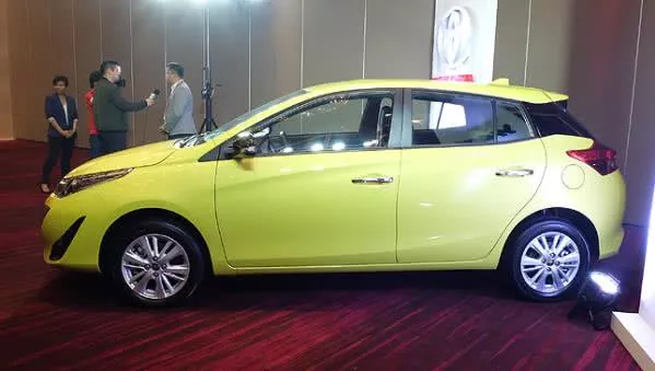 Toyota Yaris 2018 side view