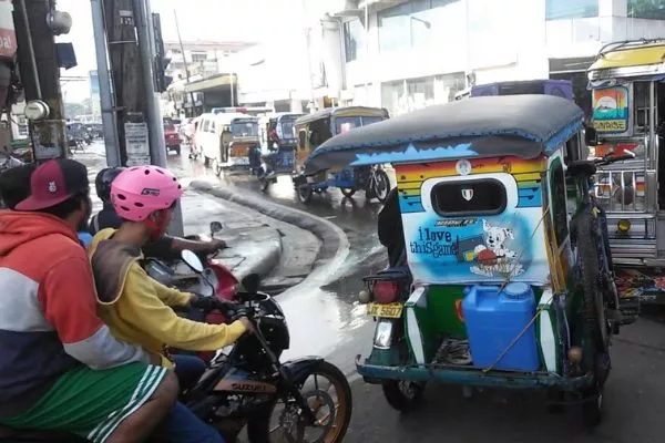 A picture of one of Zamboanga's many thoroughfares