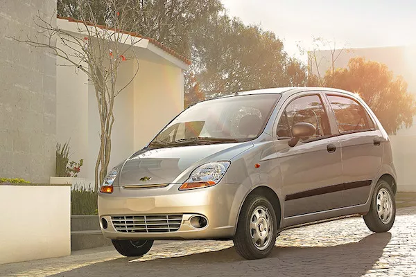 Angular front of the Chevrolet Spark Van 2015