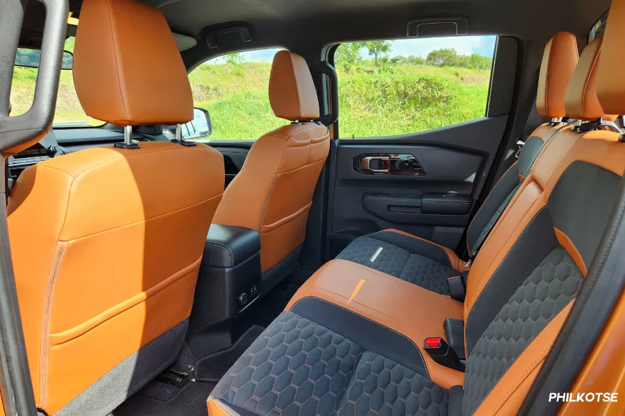 Triton Athlete's rear seats Triton Athlete's rear seats