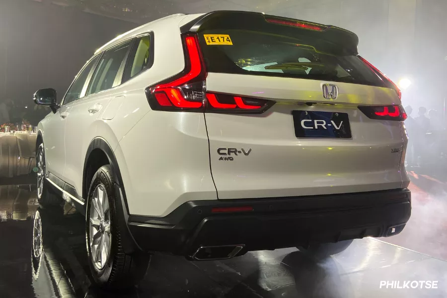 CR-V VX AWD from the rear CR-V VX AWD from the rear