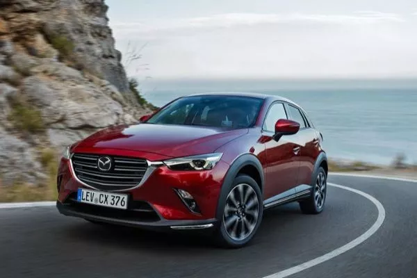 2020-mazda-cx-3-on-the-road