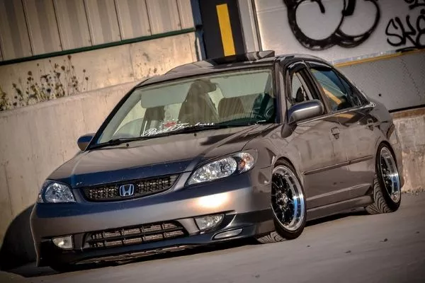 /2005-honda-civic-vti-on-the-road