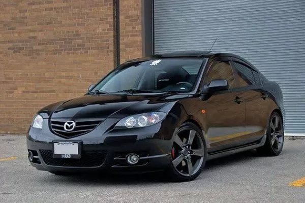 2010-mazda-3-on-display