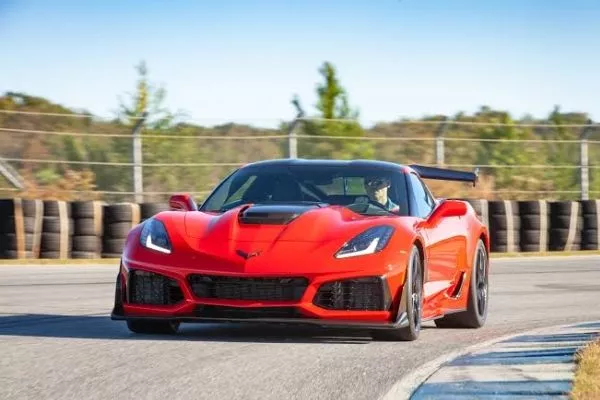 2020-corvette-stingray on the road