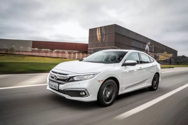 The entry-level Honda Civic offers hope to Honda fanboys 2020-honda-civic-on-the-road