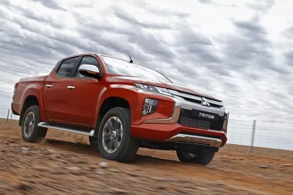 The Strada doesn’t look like any other truck in the market today 2020-mitsubishi-strada-gls-on-the-dirs