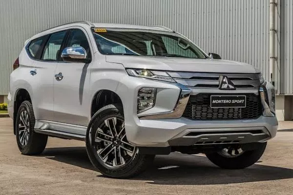 Mitsubishi montero sport quarter fascia