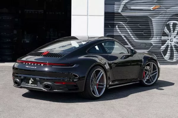 2020-porsche-911-992-parked-on-the-road
