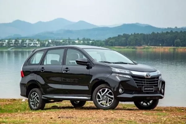 A picture of the Toyota Avanza parked beside a lake.