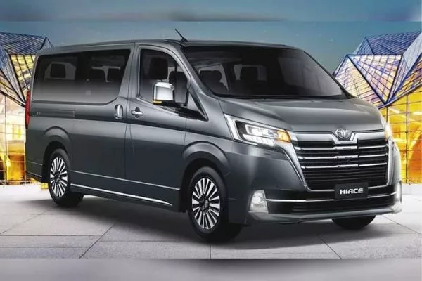 toyota hiace passenger capacity