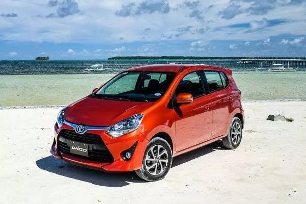 2020-toyota-wigo-on-the-beach