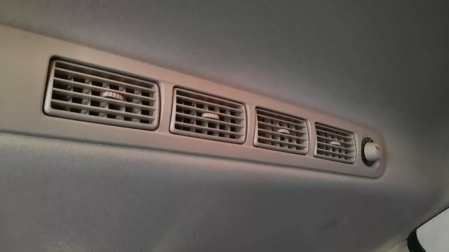 Second-row vent