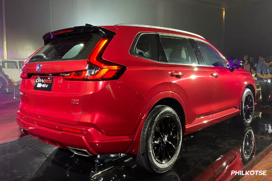 CR-V RS e:HEV from the rear CR-V RS e:HEV from the rear