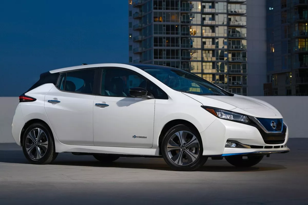 2020 Nissan Leaf side profile shot