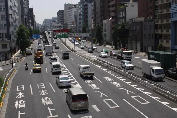 Japanese drivers persist in not honking under any circumstances A road in Japan