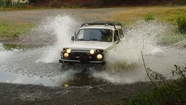 offroading 4WD Car 