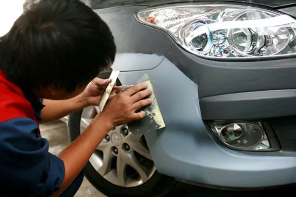 repairing scratches on the paint