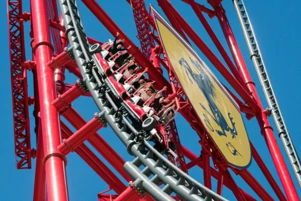 Red Force is tall, fast and loud, reaching a height of 112 meters and a speed of 180 km/h in just five seconds Red Force at Ferrari Land