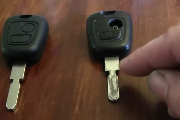 Damaged car key