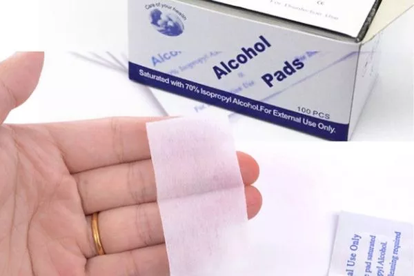 Alcohol prep pads look like this A picture of a person holding an alcohol prep pad