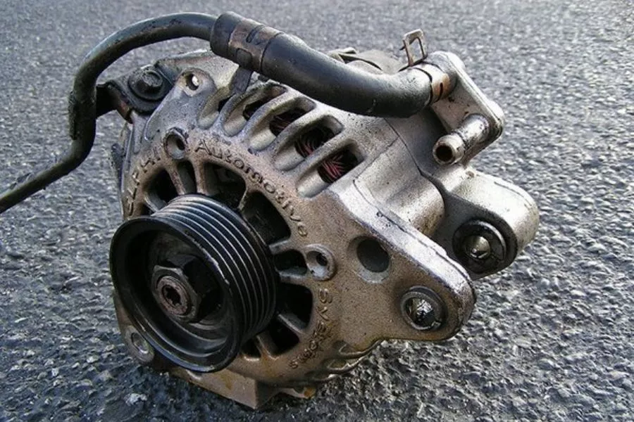 A picture of the car's alternator