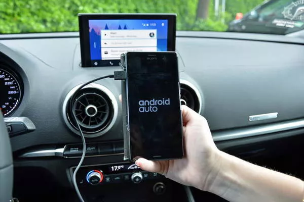 Android auto connected to a mobile device
