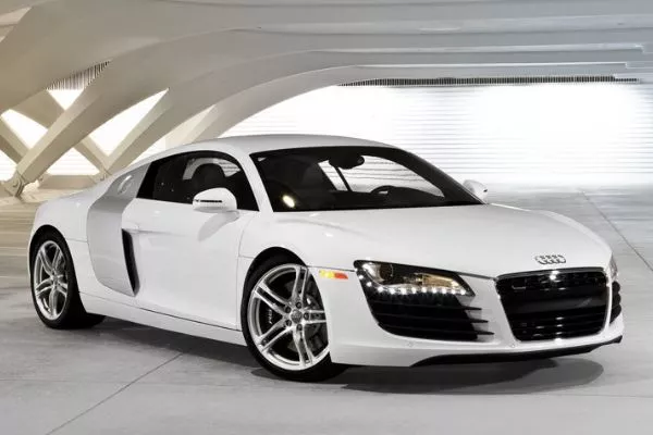 A picutre of the Audi R8 near some futuristic architecture