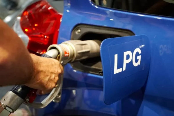 Refilling LPG gas